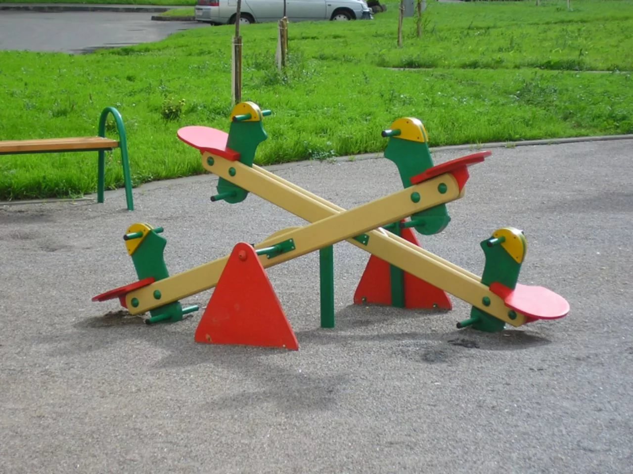 Самолет для детской площадки в детском саду